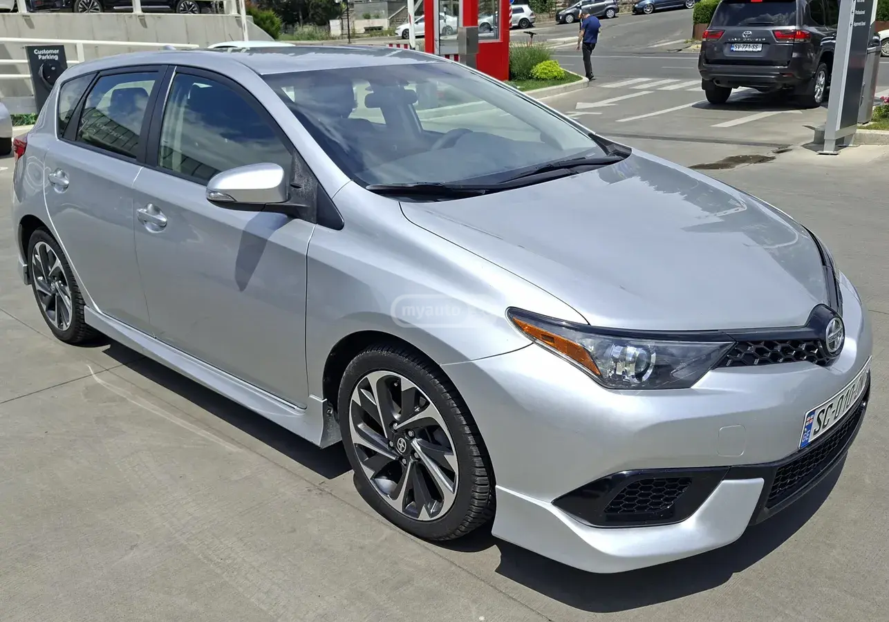 نمای دیگر Toyota 2016