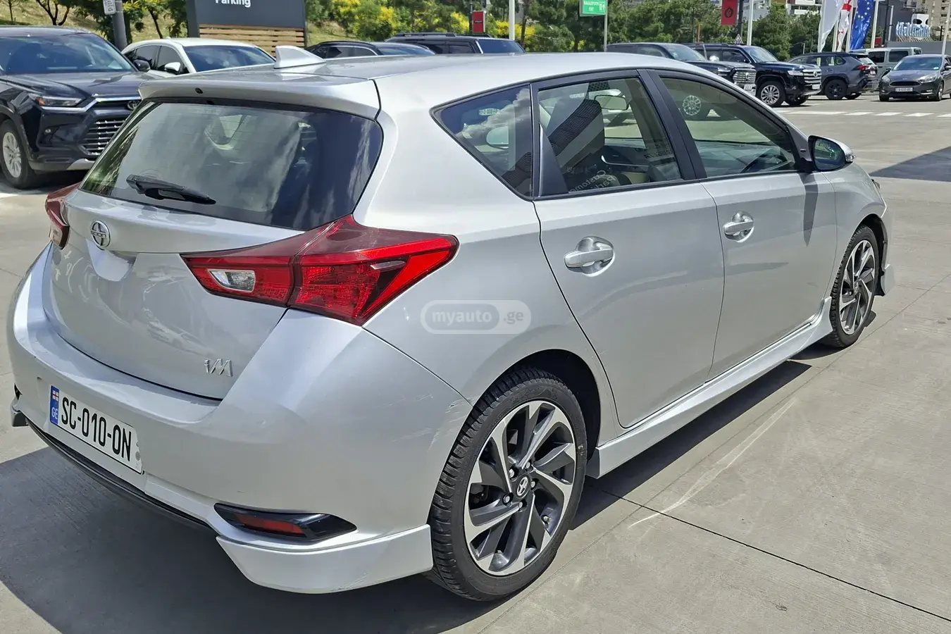 نمای دیگر Toyota 2016