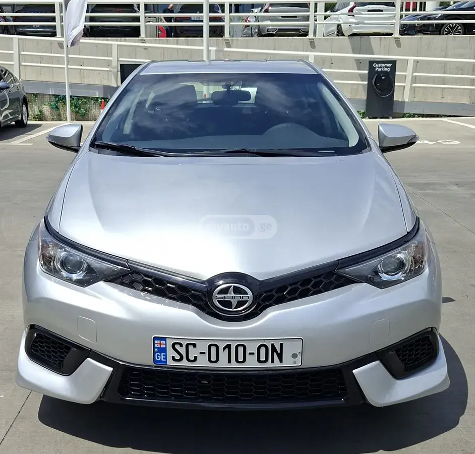 نمای دیگر Toyota 2016