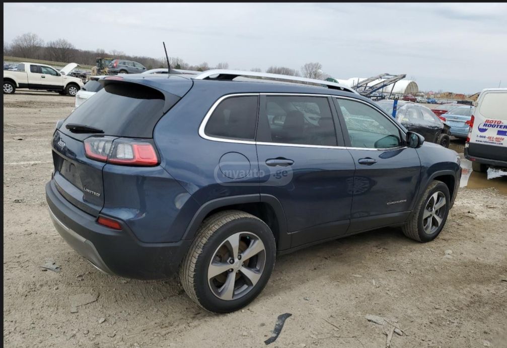 Jeep Cherokee - фото 3