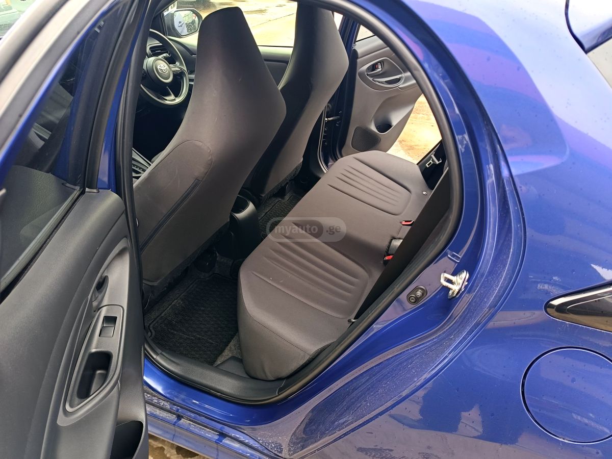 Toyota Yaris - фото 8