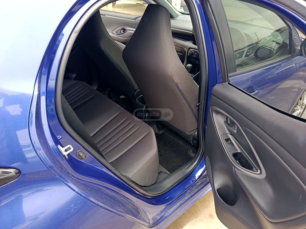 Toyota Yaris - фото 9