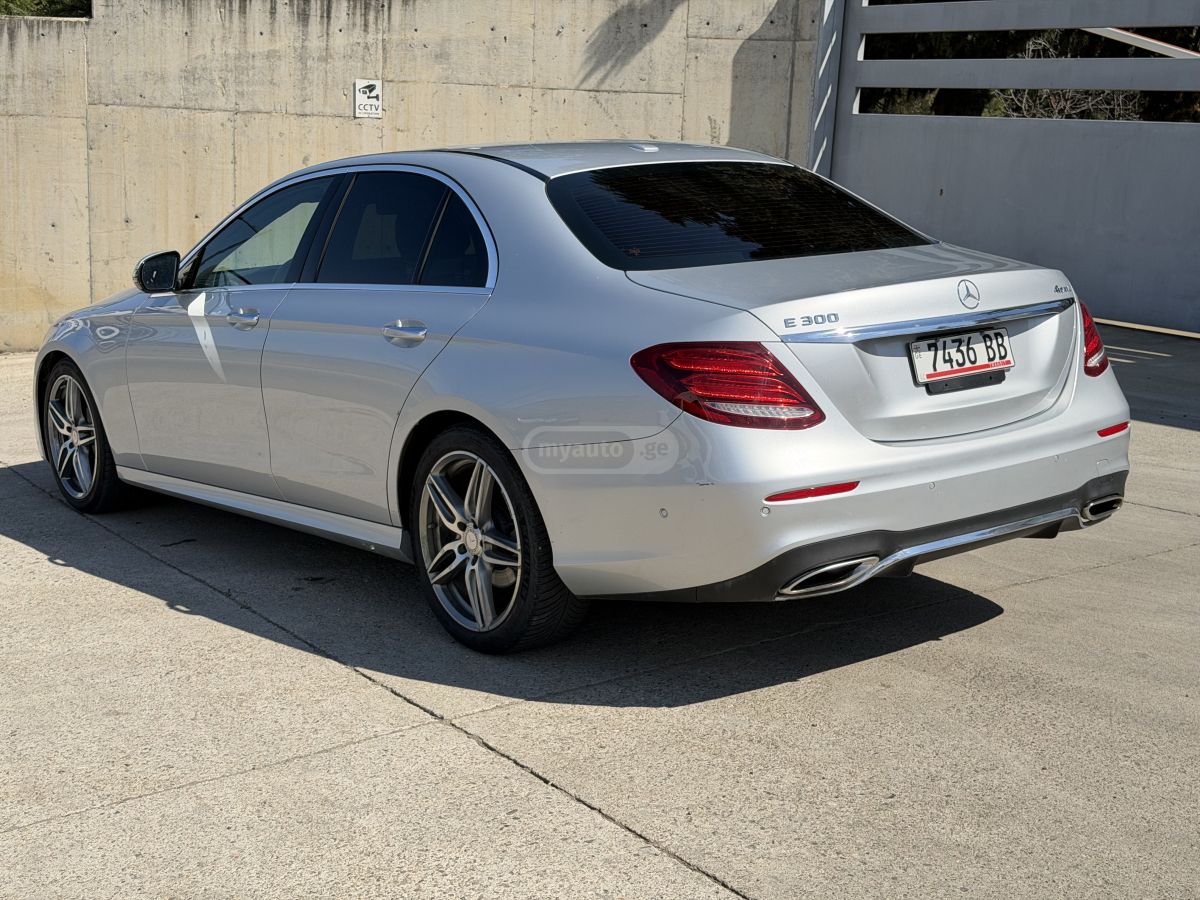 Mercedes-Benz E 300 - фото 4