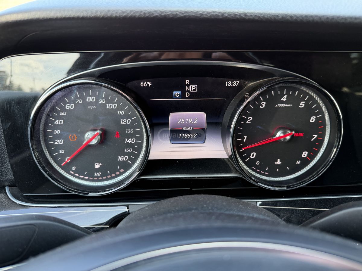 Mercedes-Benz E 300 - фото 6