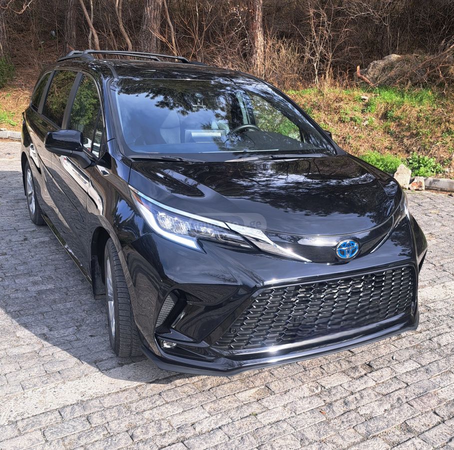 Toyota XSE 7 Passenger 4dr All-Wheel — миниатюра 1