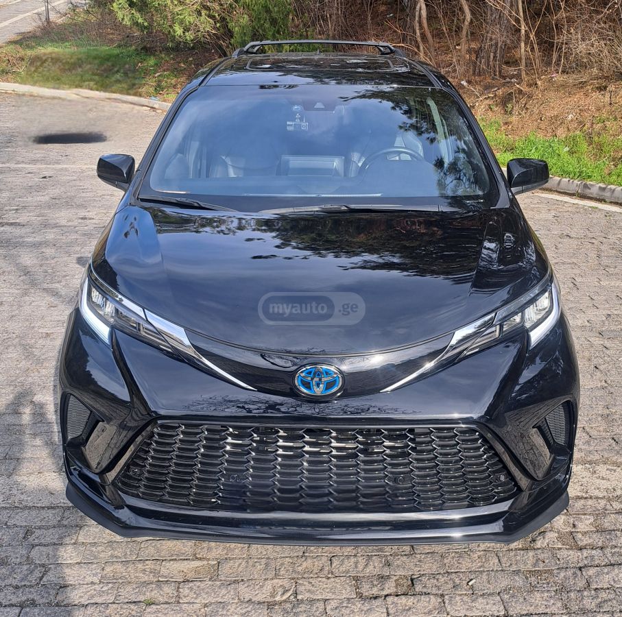 Toyota XSE 7 Passenger 4dr All-Wheel — миниатюра 4