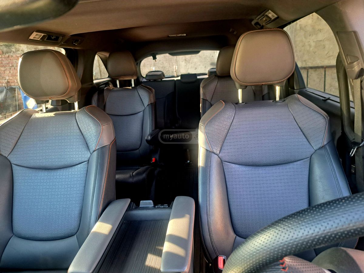 Toyota XSE 7 Passenger 4dr All-Wheel — миниатюра 6