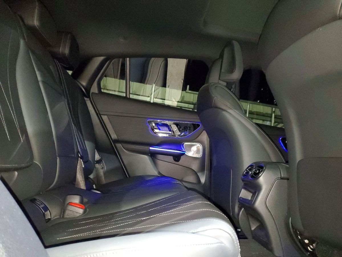 Mercedes-Benz GLC 63 AMG coupe 2025 — миниатюра 11