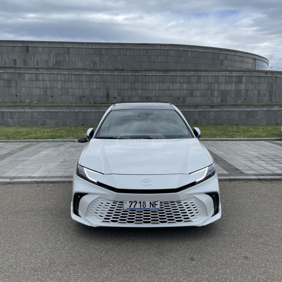 Toyota Camry - фото 3