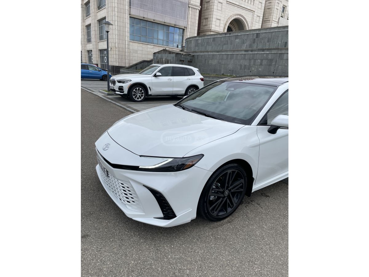 Toyota Camry - фото 4