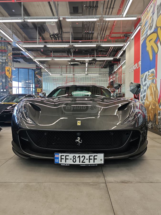 Ferrari 812 Superfast - фото 1