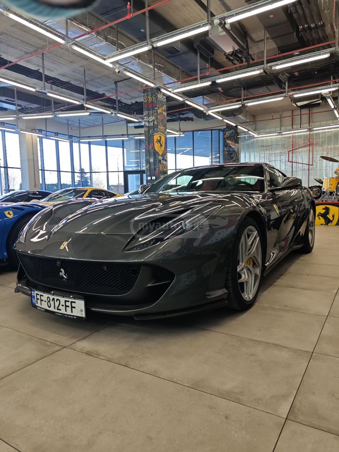 Ferrari 812 Superfast - фото 2
