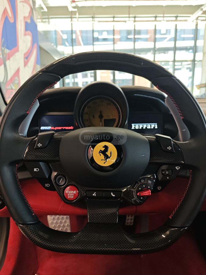 Ferrari 812 Superfast - фото 8