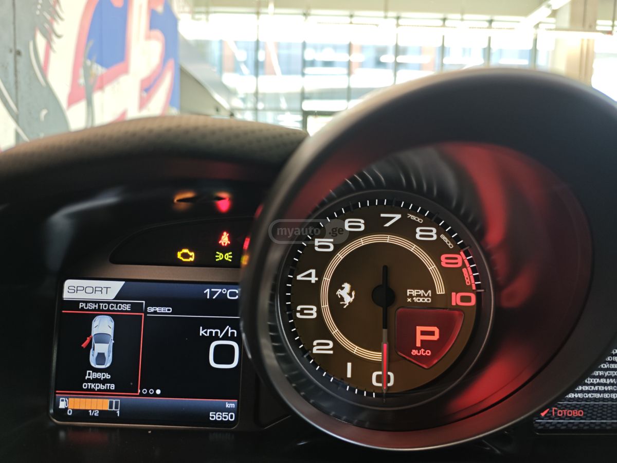 Ferrari 812 Superfast - фото 9