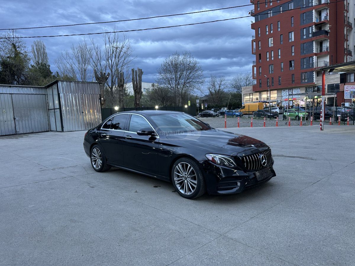 Mercedes-Benz E 300 - фото 1