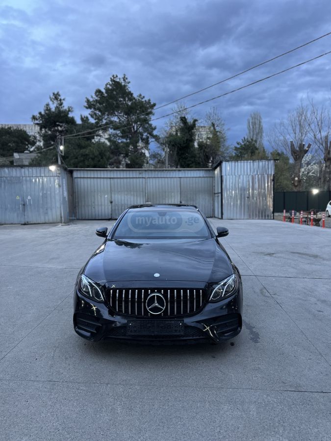 Mercedes-Benz E 300 - фото 8