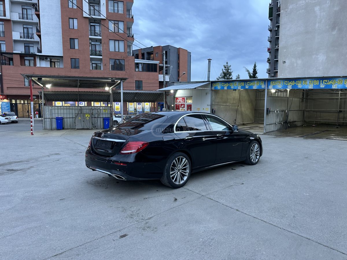 Mercedes-Benz E 300 - фото 9