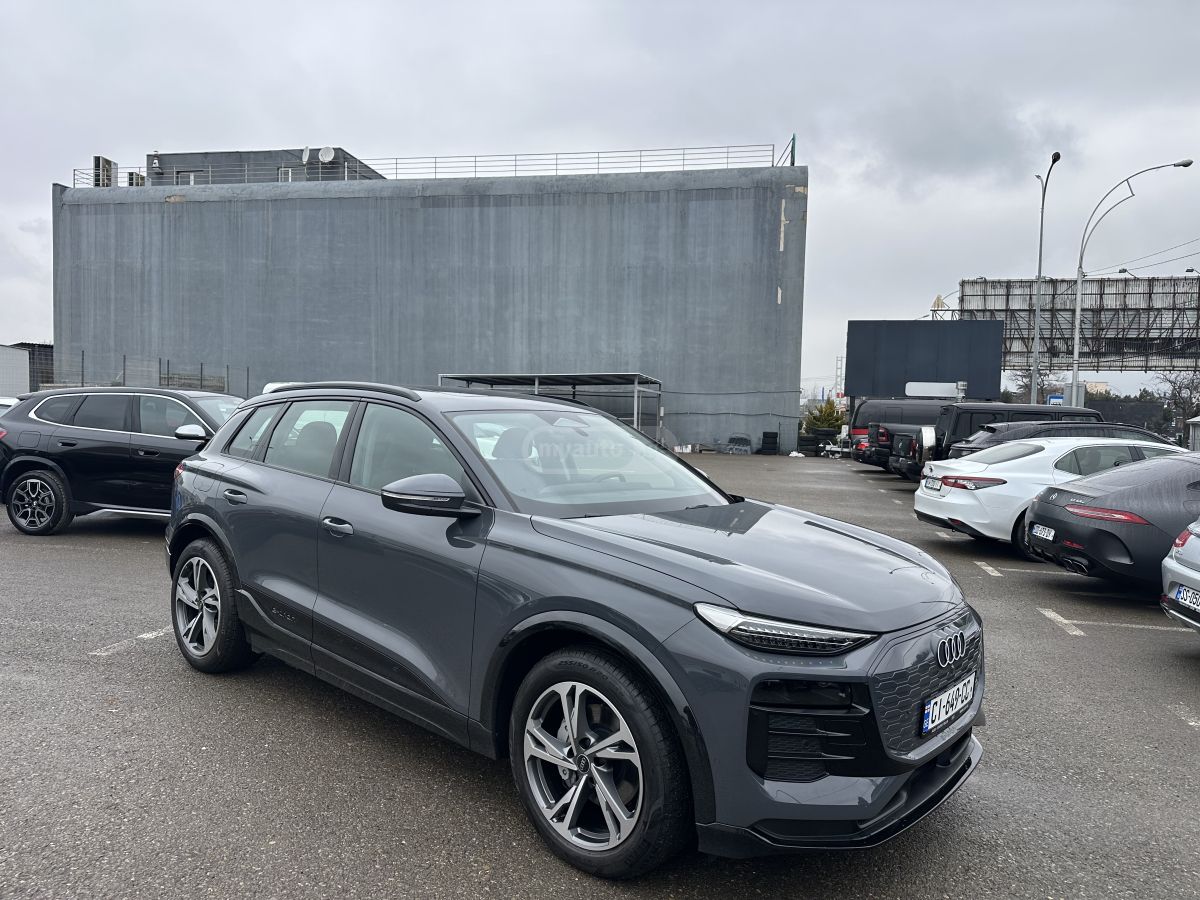 Audi E-Tron - фото 1