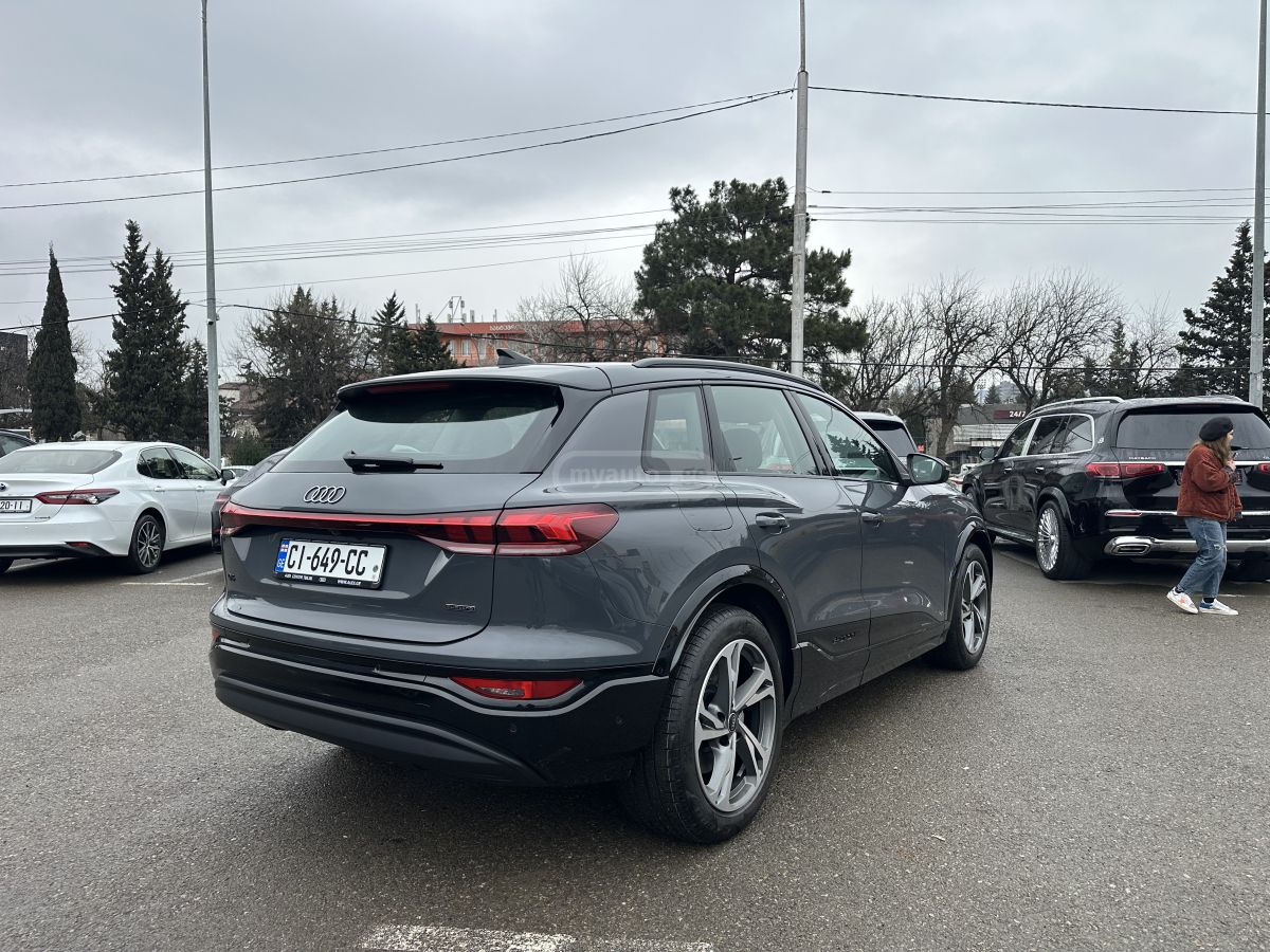 Audi E-Tron - фото 2