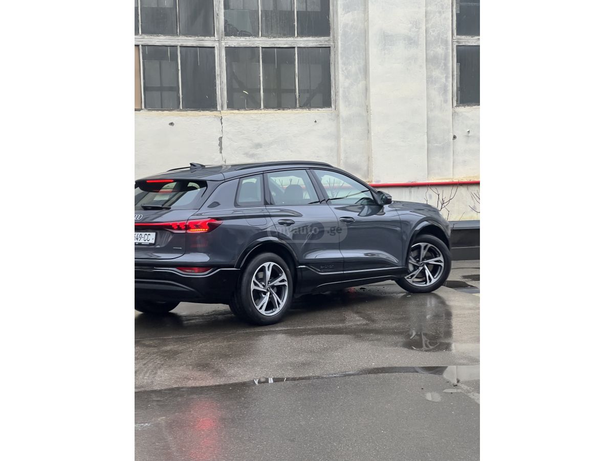 Audi E-Tron - фото 5