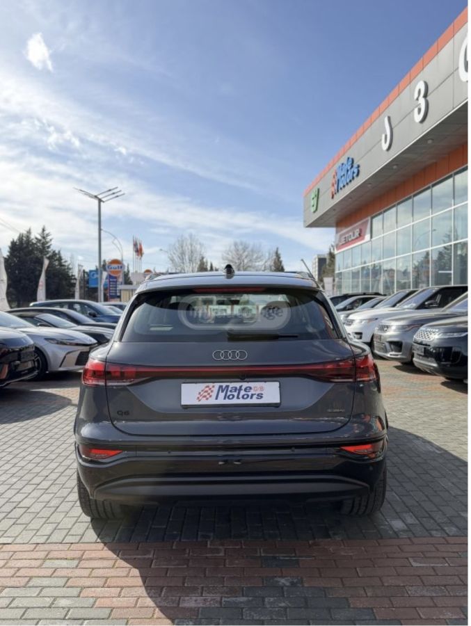 Audi E-Tron - фото 7