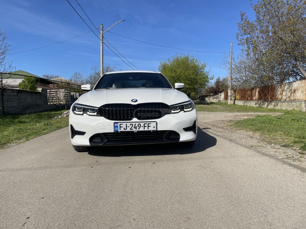 BMW 330 - фото 1