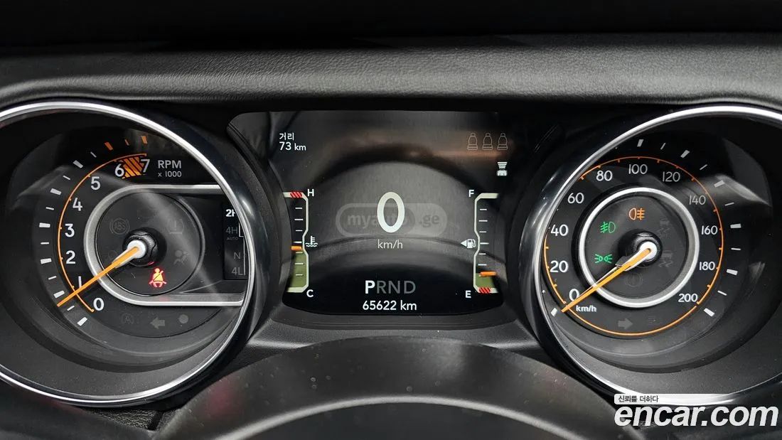 Jeep Wrangler - фото 8