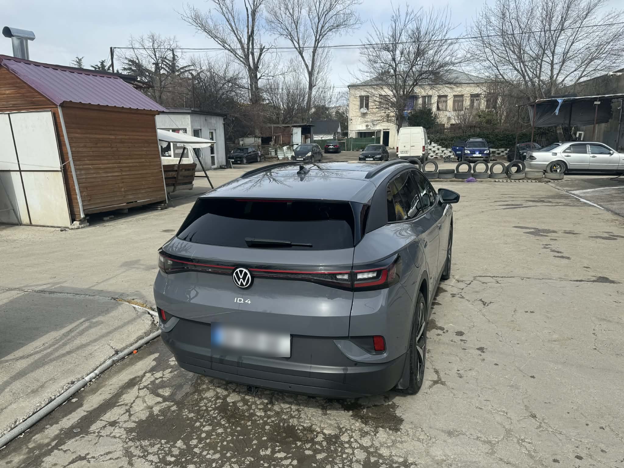 Volkswagen ID 4 - фото 1