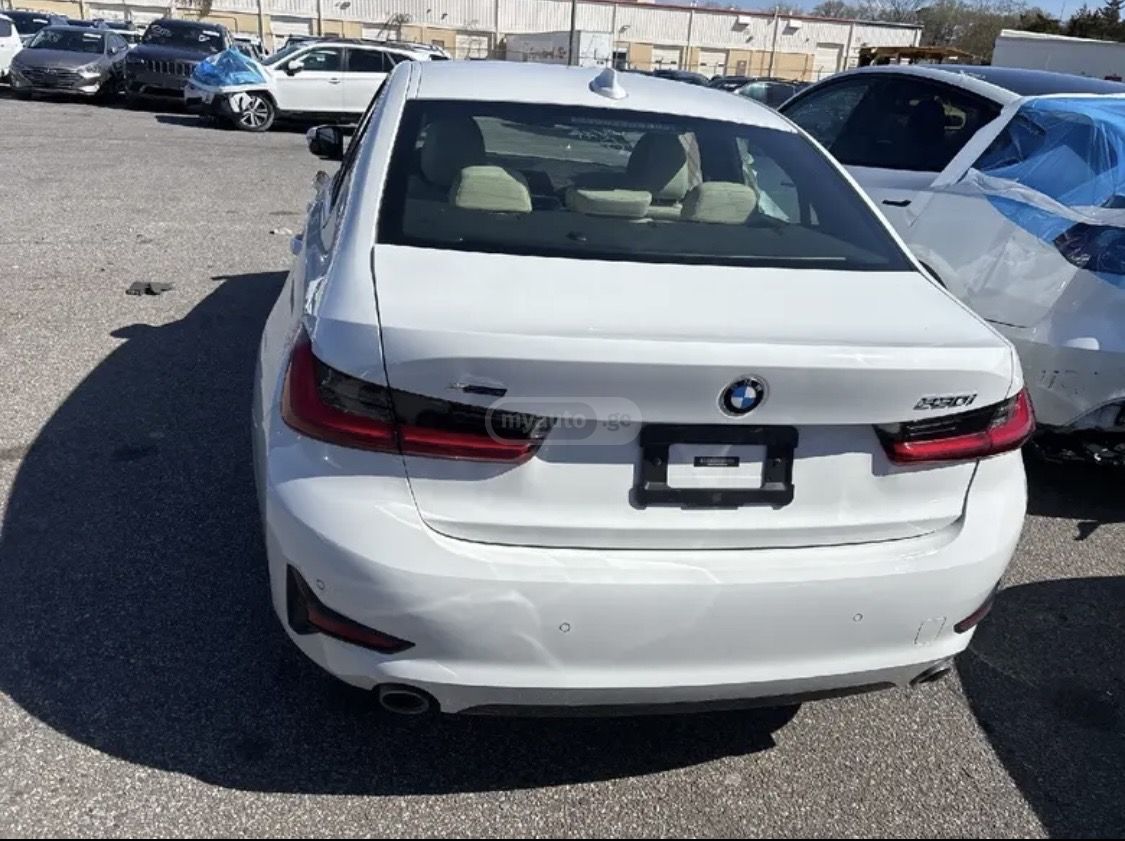 BMW 330 - фото 1