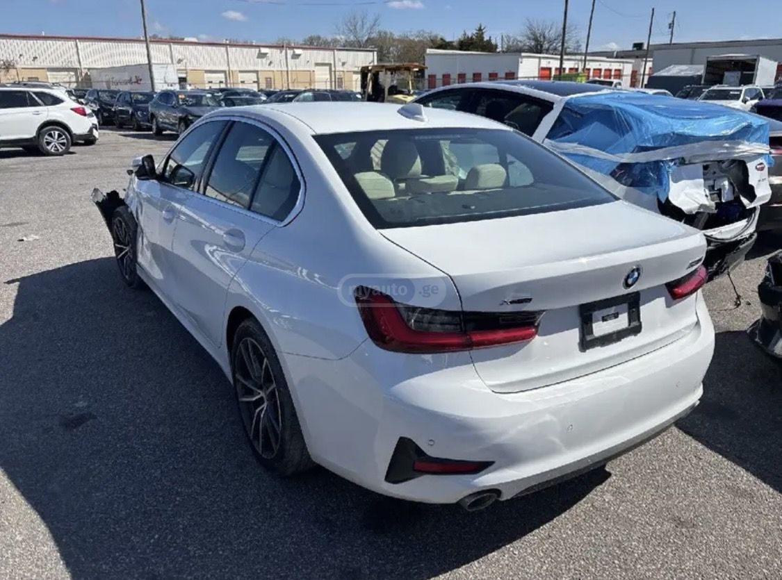 BMW 330 - фото 2
