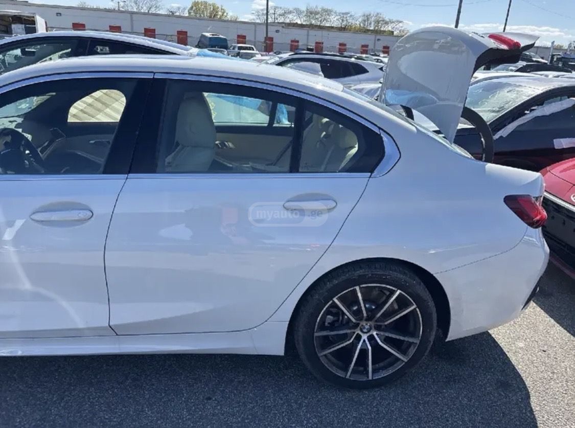 BMW 330 - фото 3