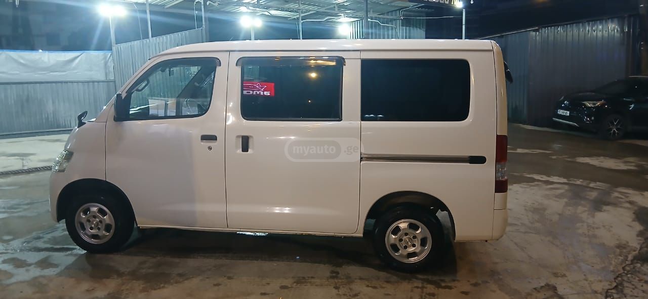 Toyota Town Ace - фото 2