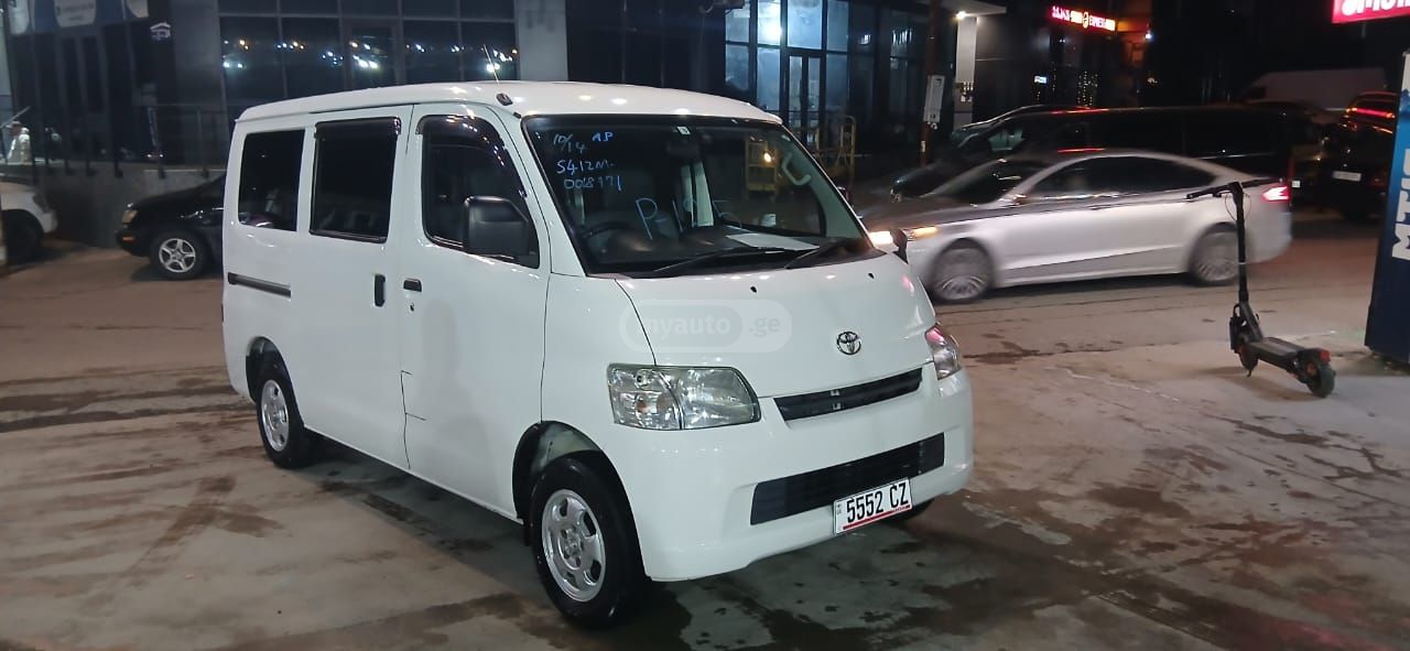 Toyota Town Ace - фото 4