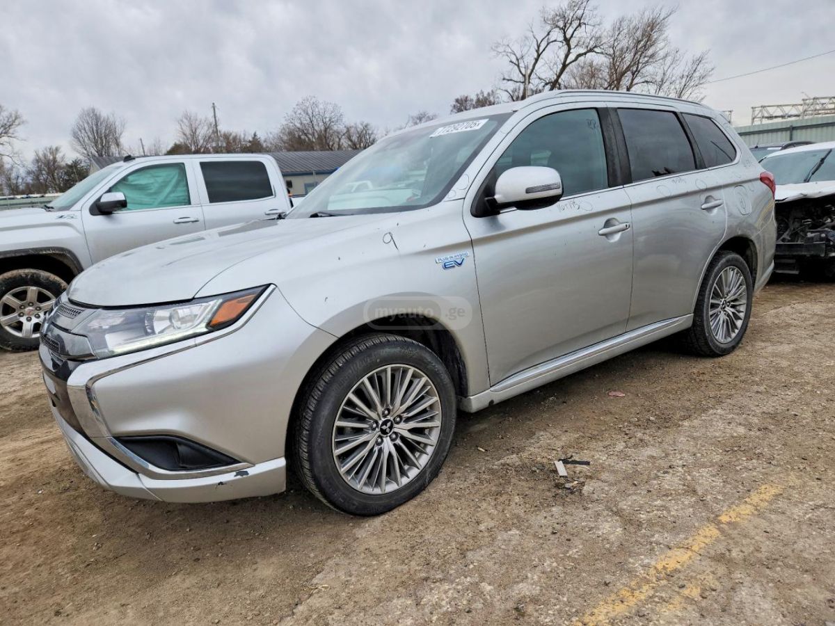 Mitsubishi Outlander - фото 1