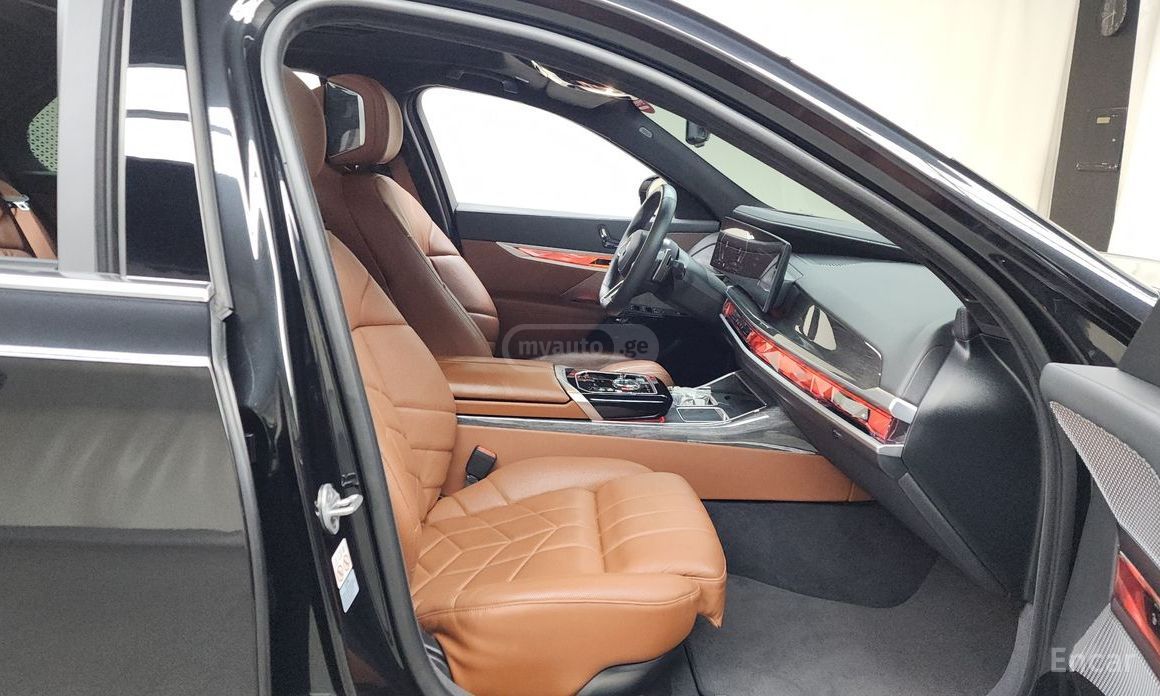 BMW 740 2023 — миниатюра 11