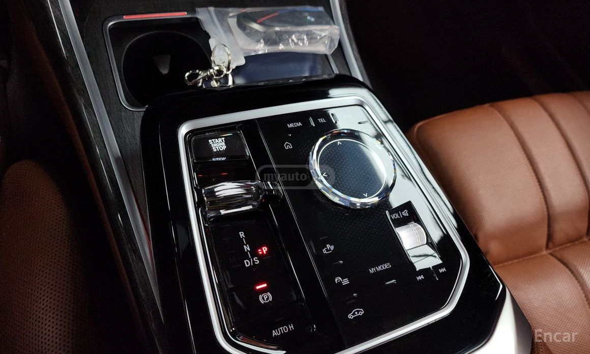 BMW 740 2023 — миниатюра 9