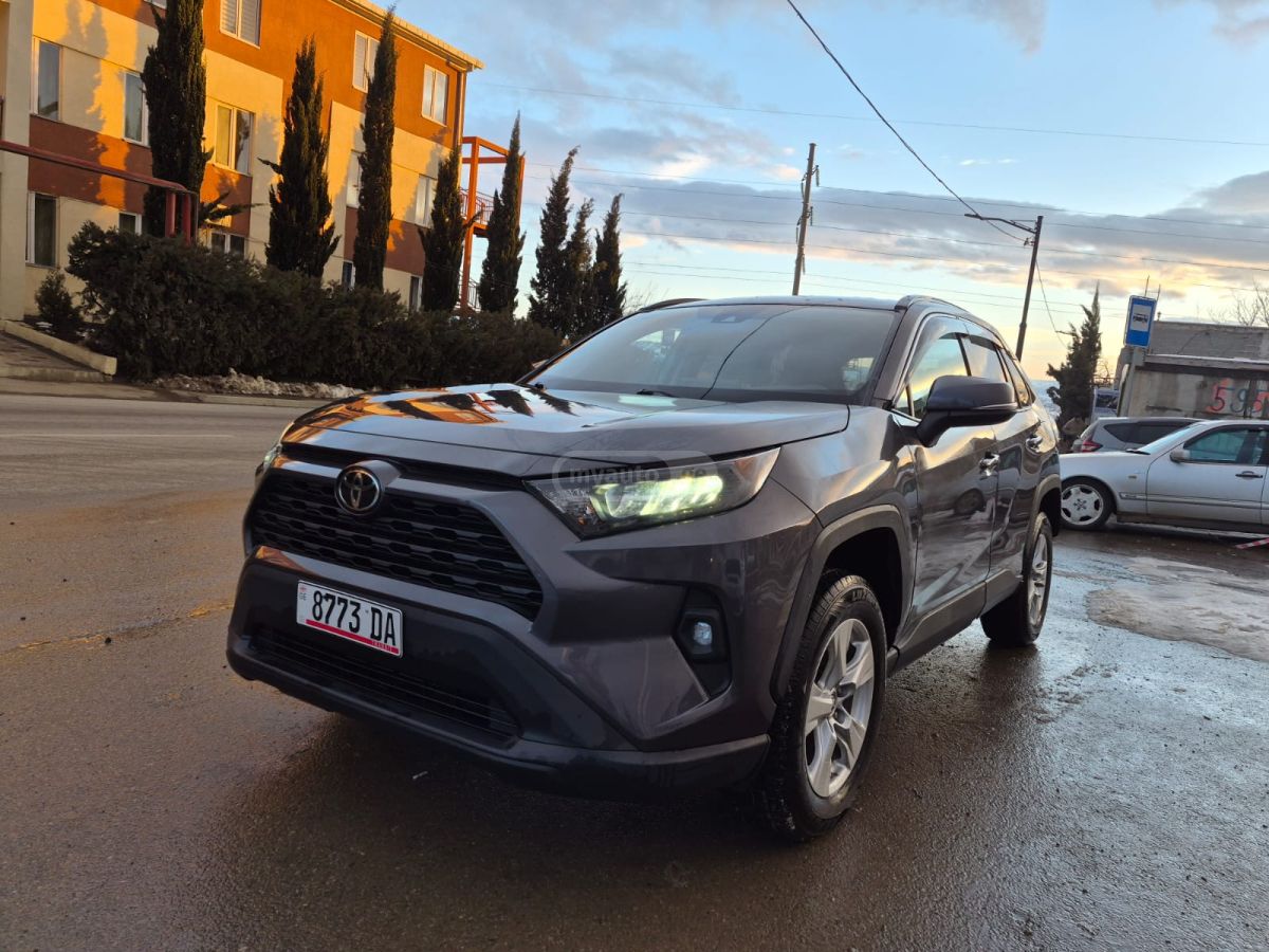 Toyota RAV 4 - фото 1