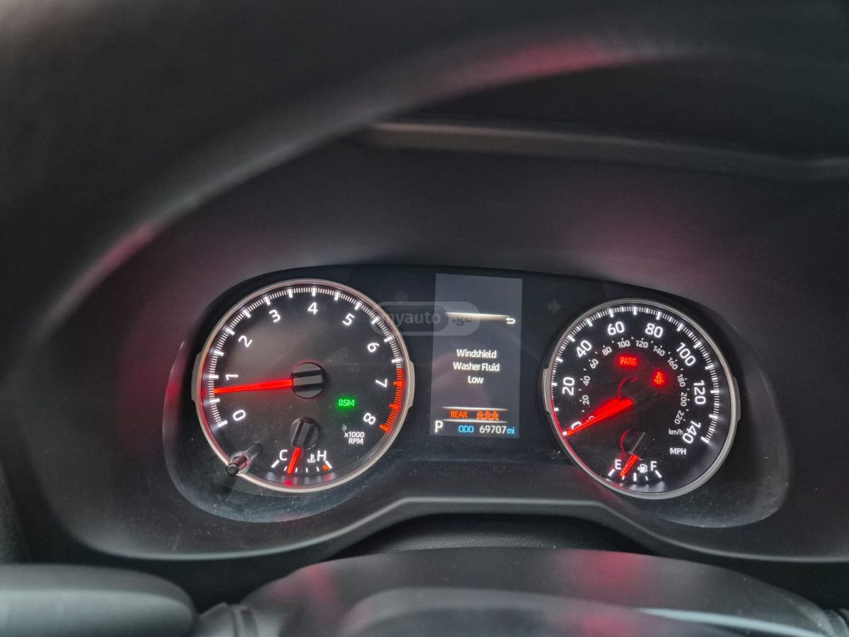 Toyota RAV 4 - фото 14