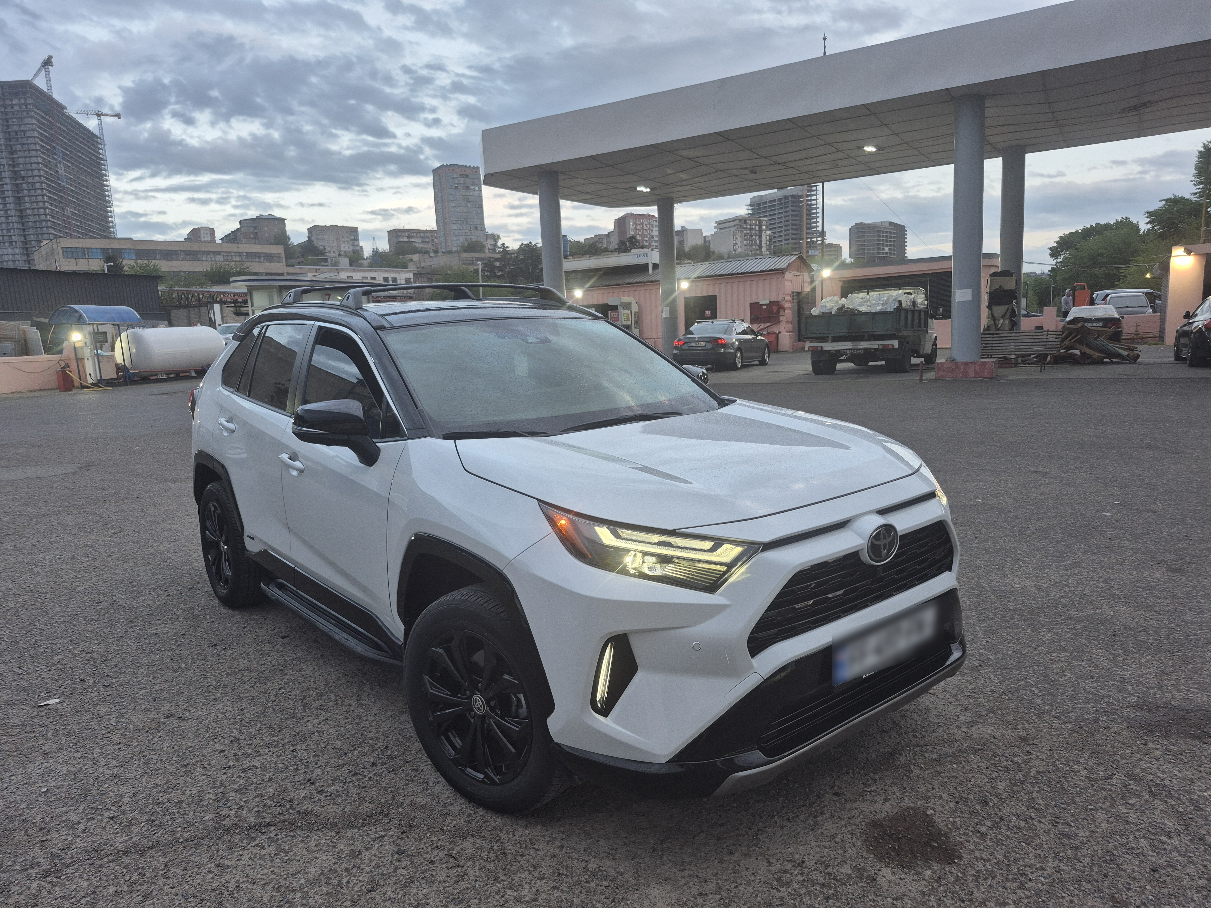 Toyota Rav 4 - фото 1