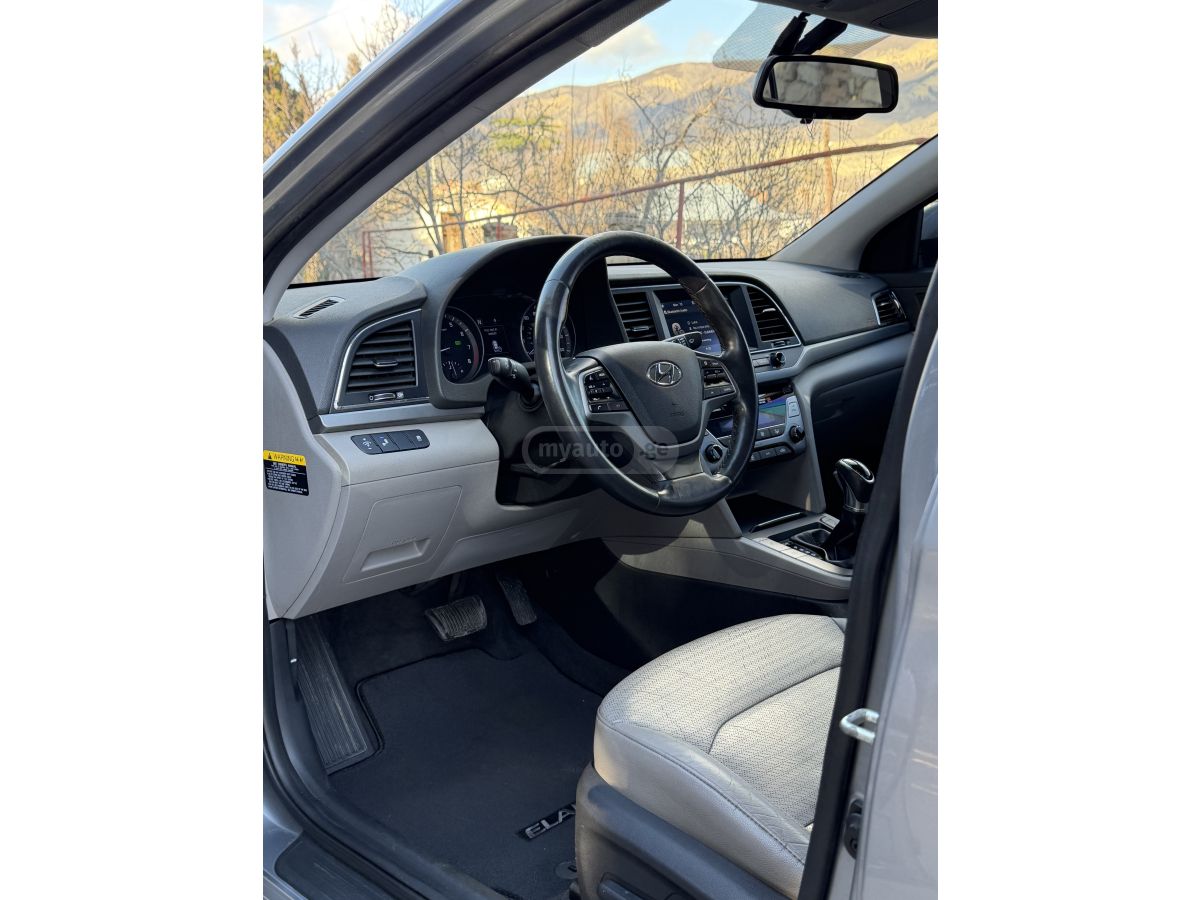 Hyundai Elantra - фото 12