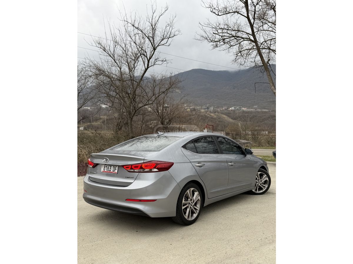 Hyundai Elantra - фото 2