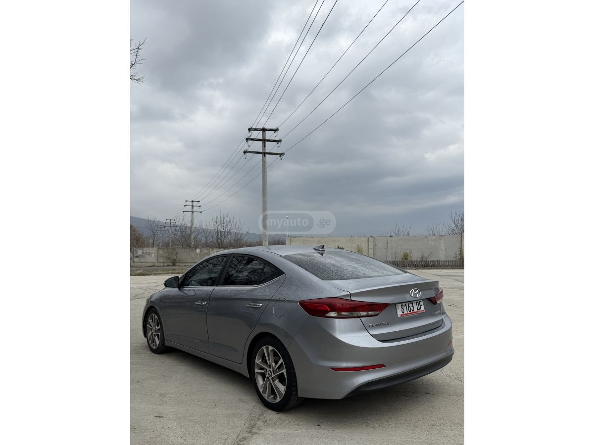 Hyundai Elantra - фото 5