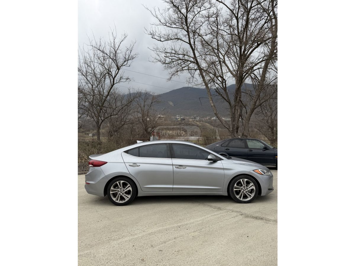 Hyundai Elantra - фото 7