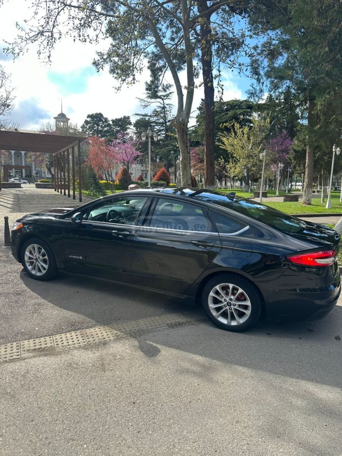 Ford Fusion - фото 4