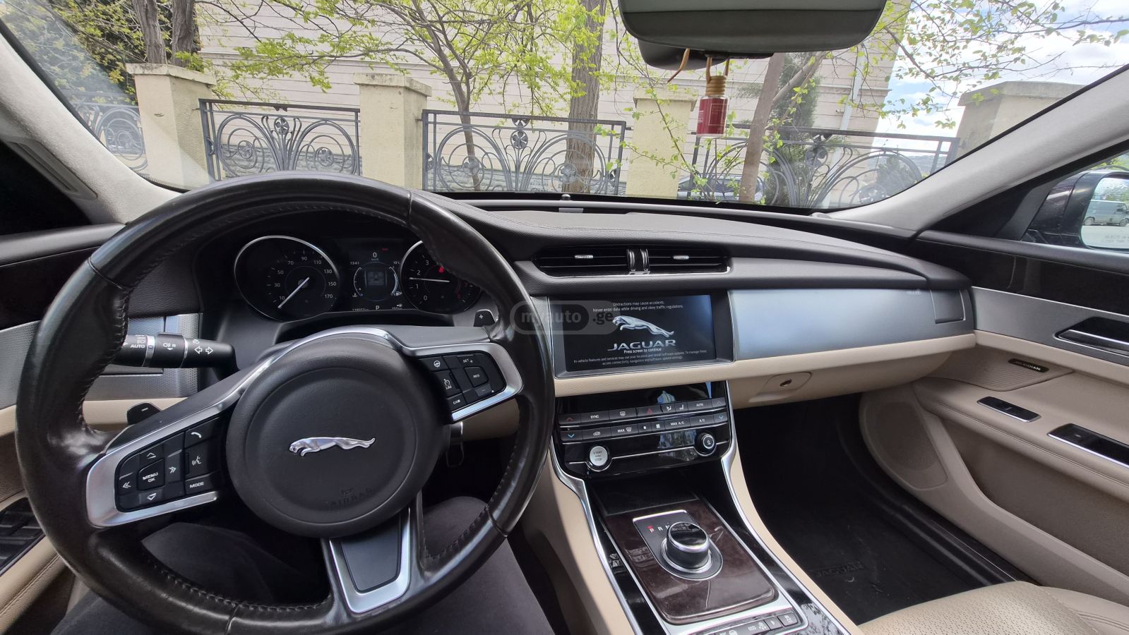 Jaguar XF - фото 9