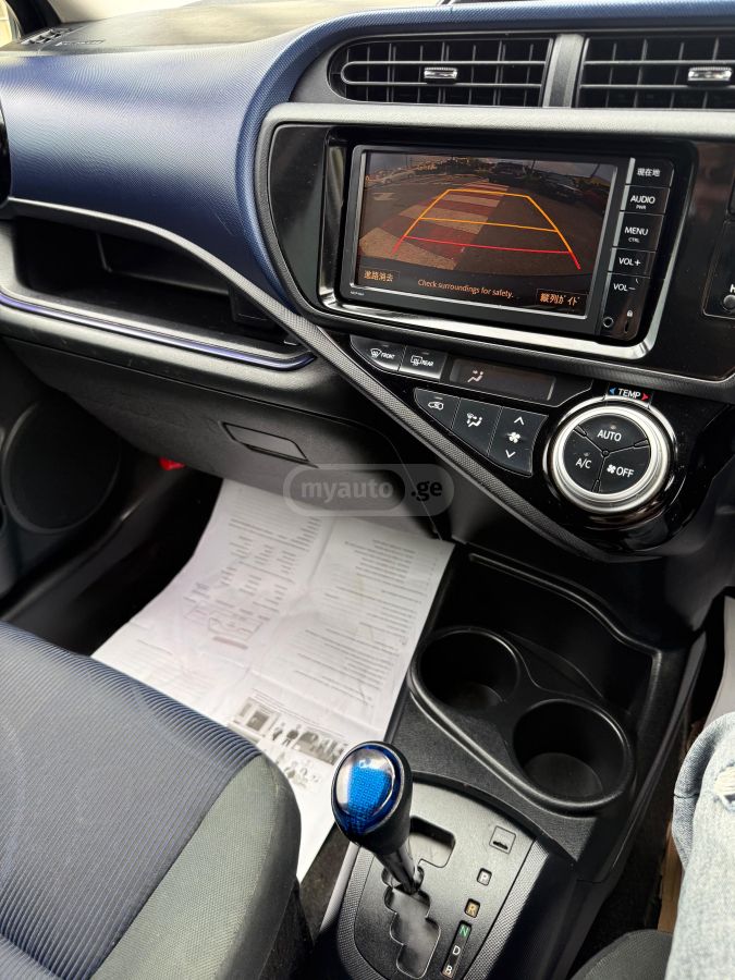Toyota Aqua - фото 10