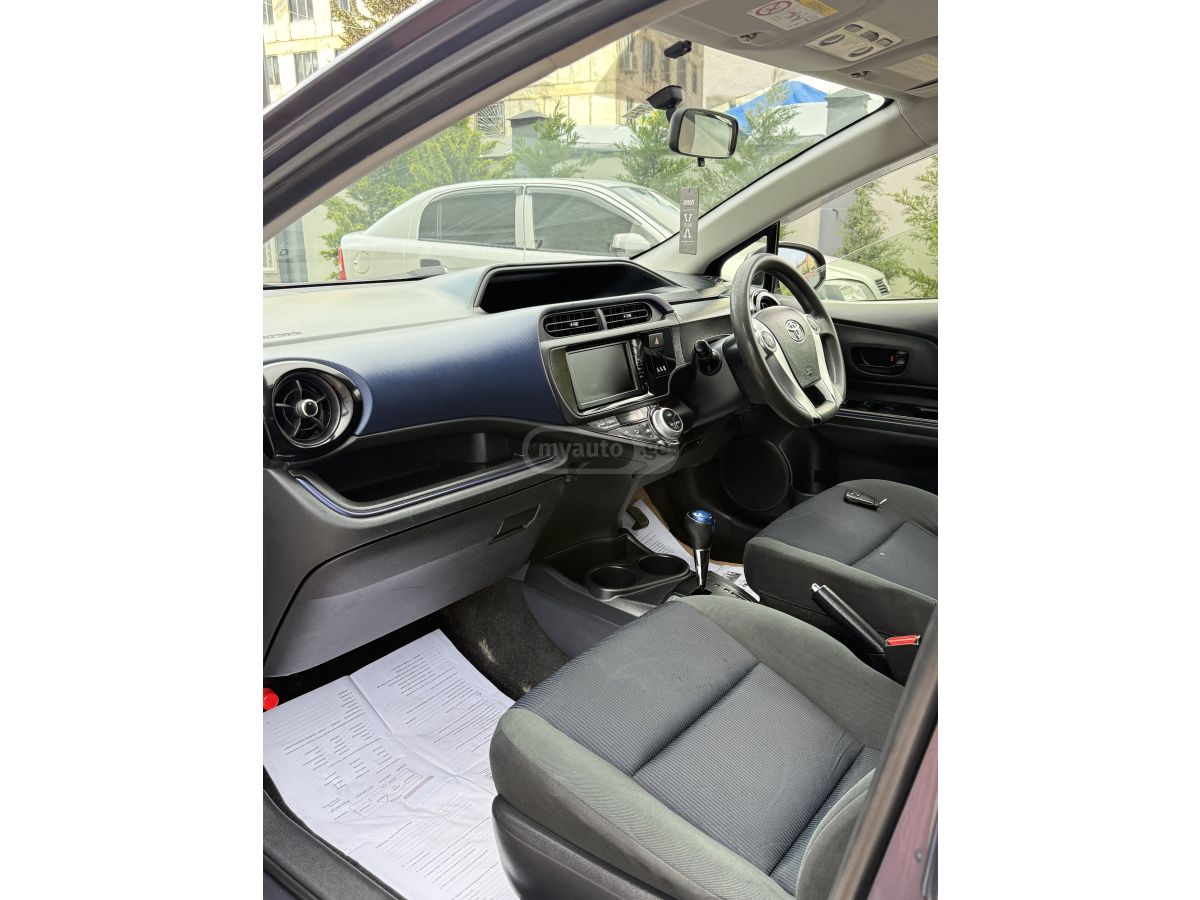Toyota Aqua - фото 12