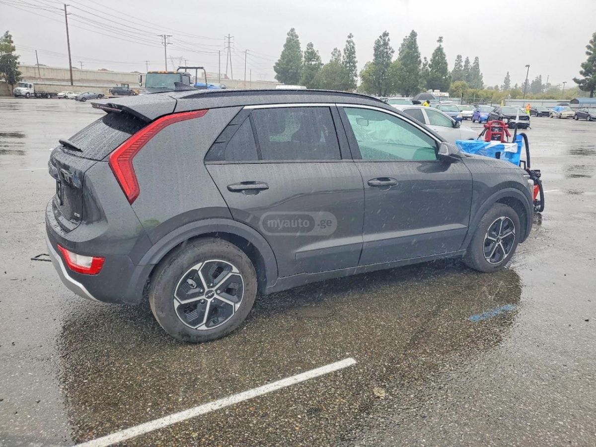 Kia Niro - фото 1