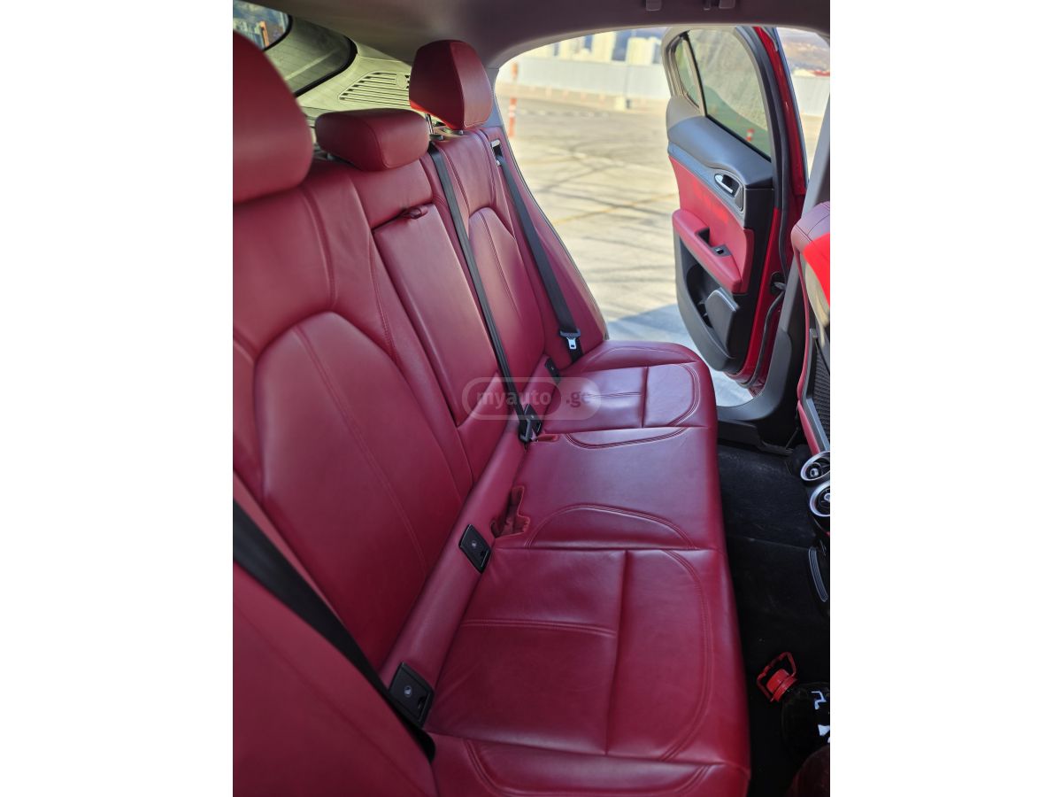 Alfa Romeo Stelvio - фото 13