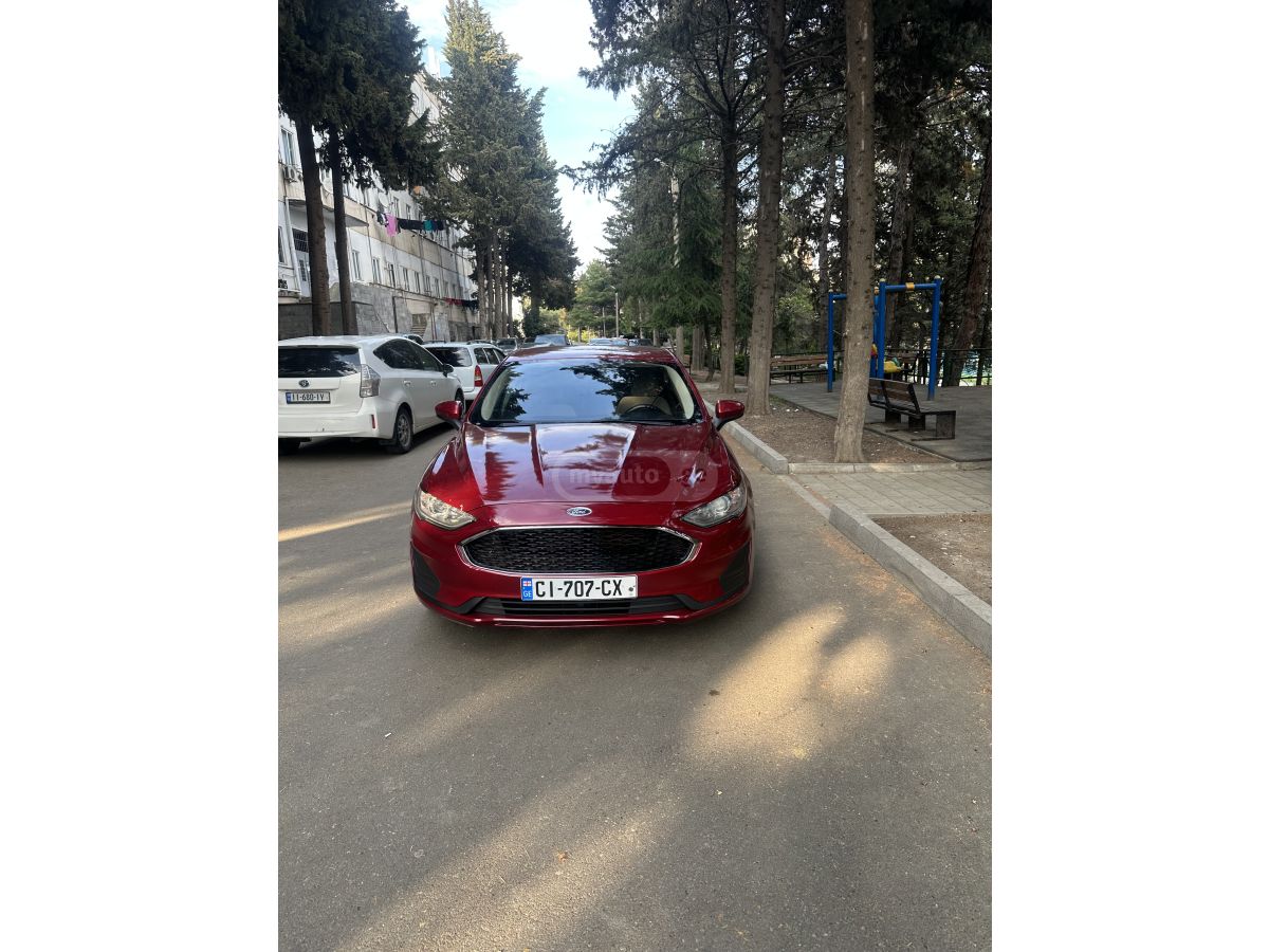 Ford Fusion - фото 1